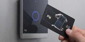 how does a rfid card work